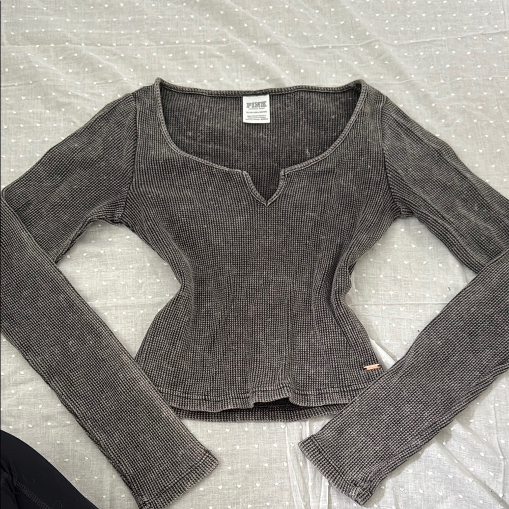 PINK Victoria's Secret Gray Fitted Crop Blouse